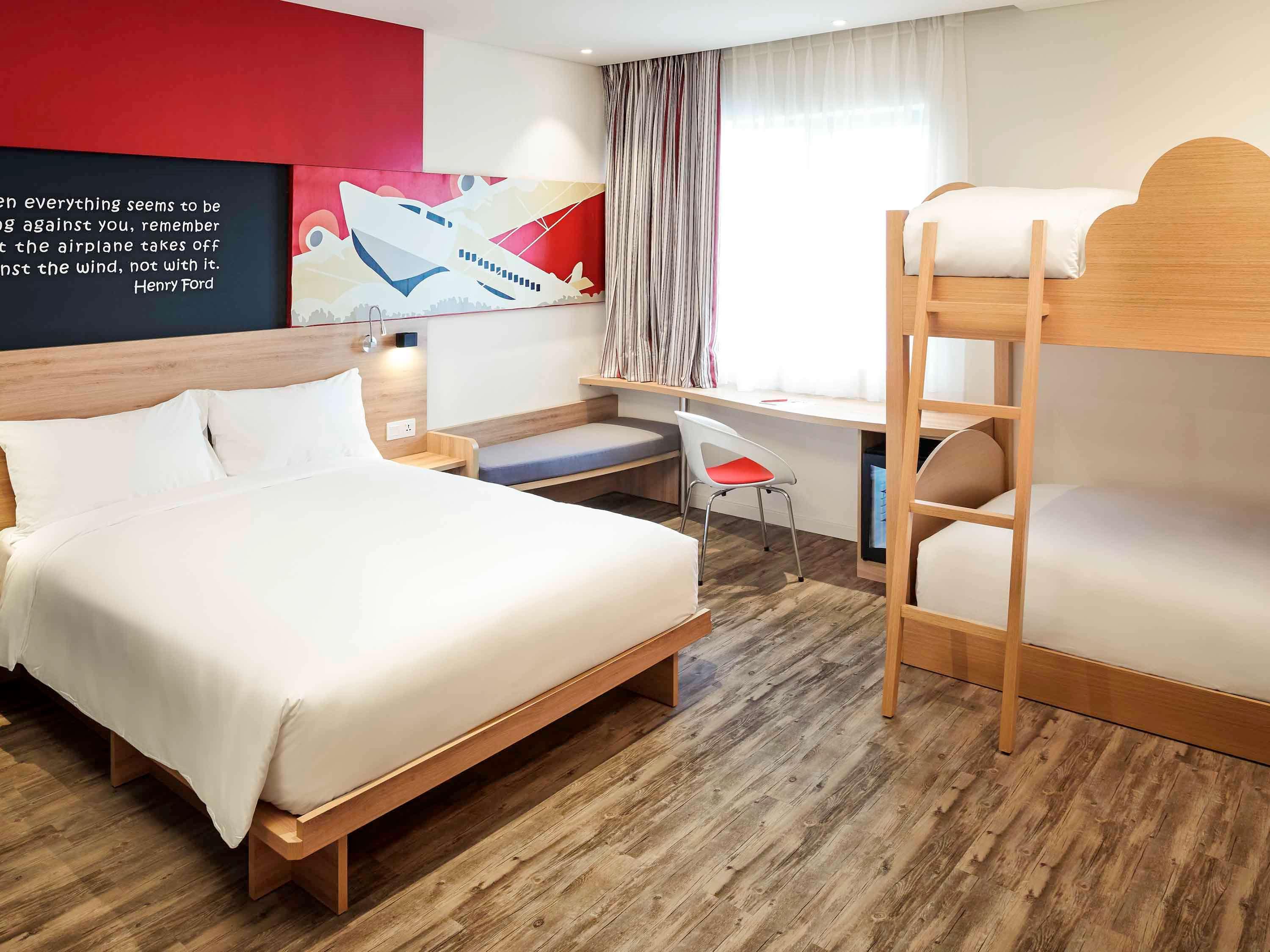 Ibis Sân Bay Sài Gòn Khách sạn 4*