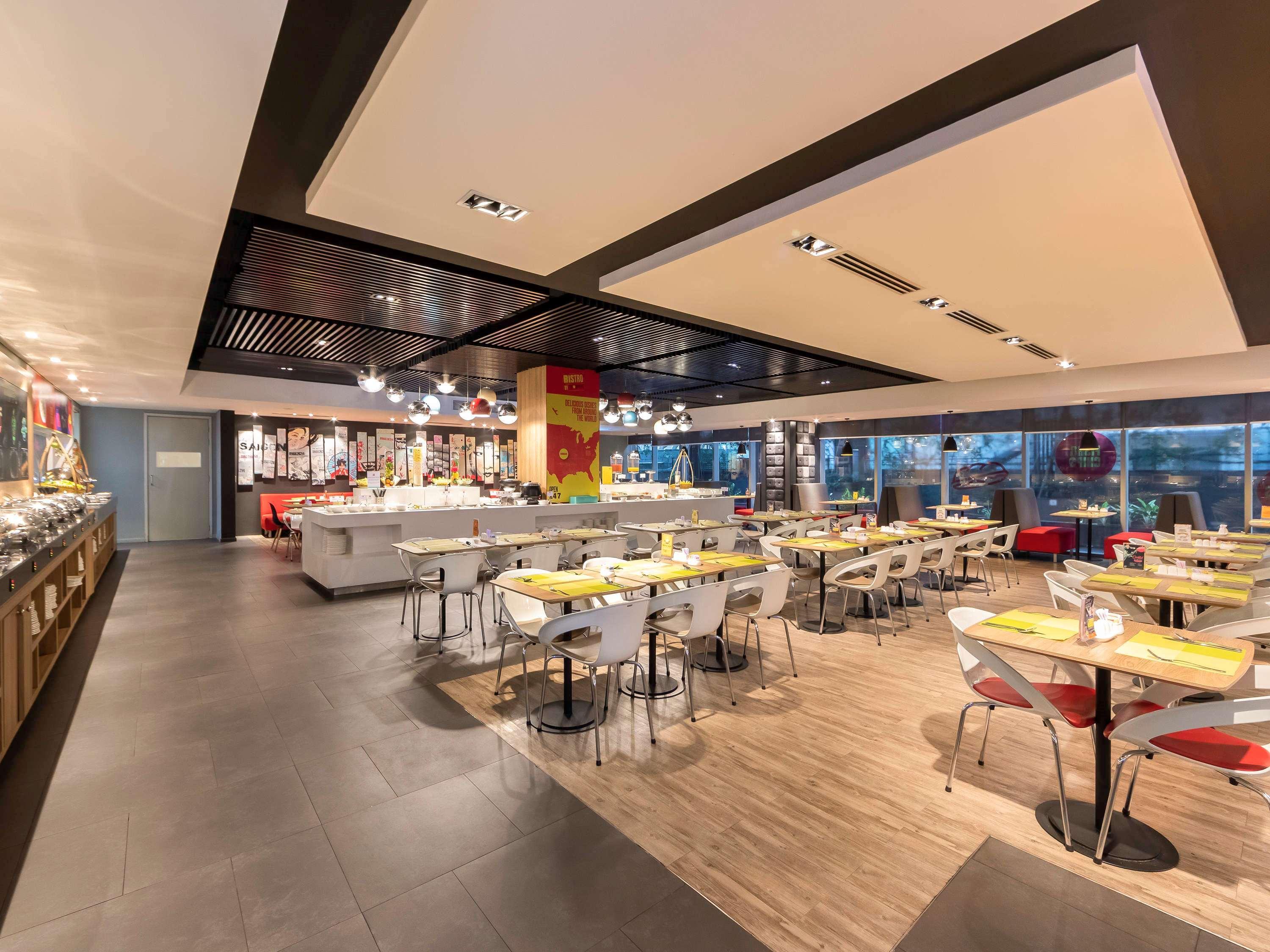 Ibis Sân Bay Sài Gòn Khách sạn 4*