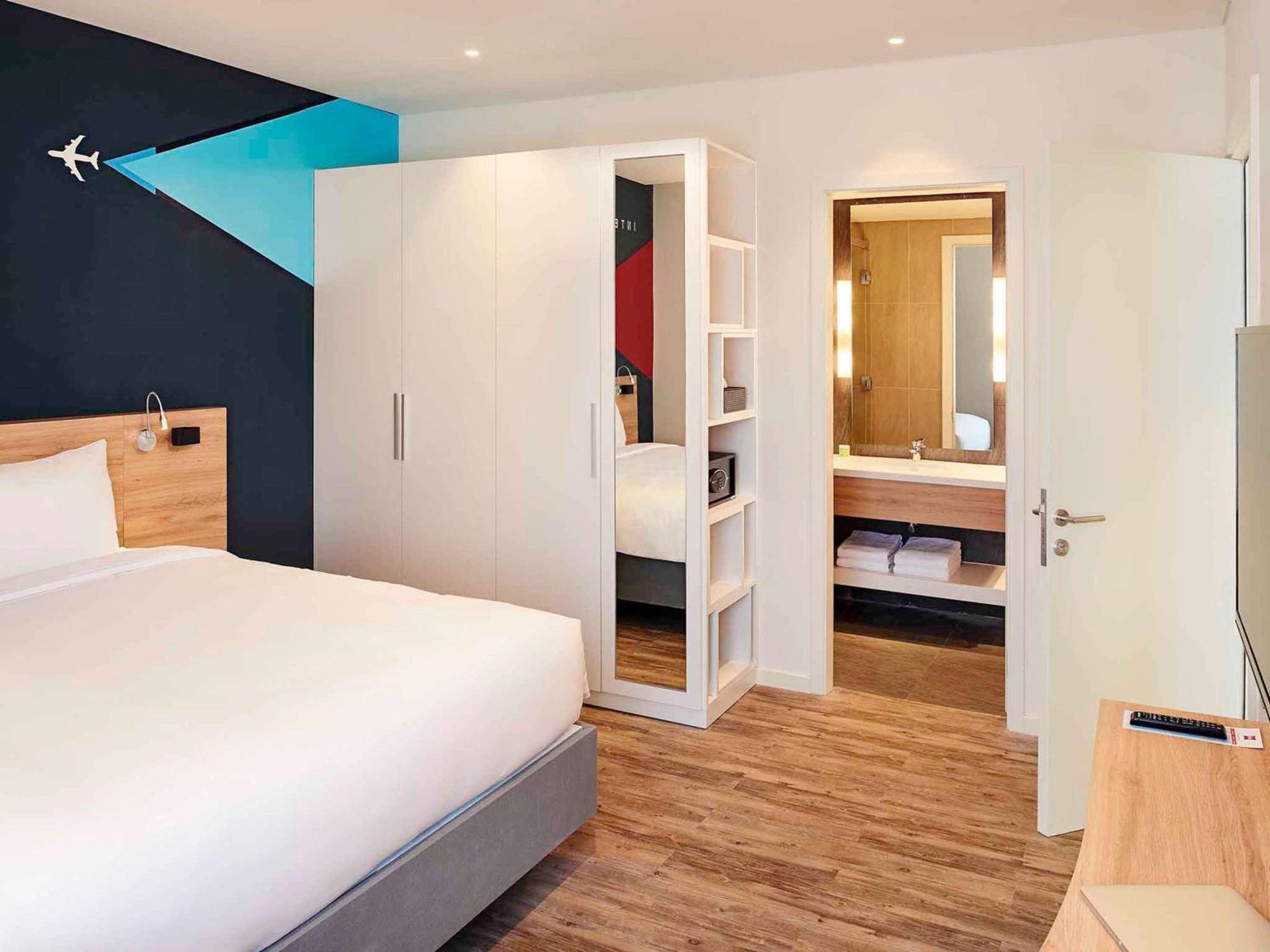 Ibis Sân Bay Sài Gòn Khách sạn 4*